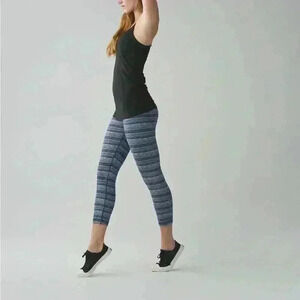 Lululemon Wunder Under Crop Capri High Rise Blue Multi Coloured Stripe Size 6